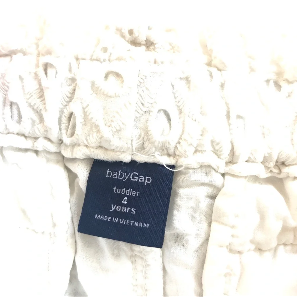 Gap eyelet shorts